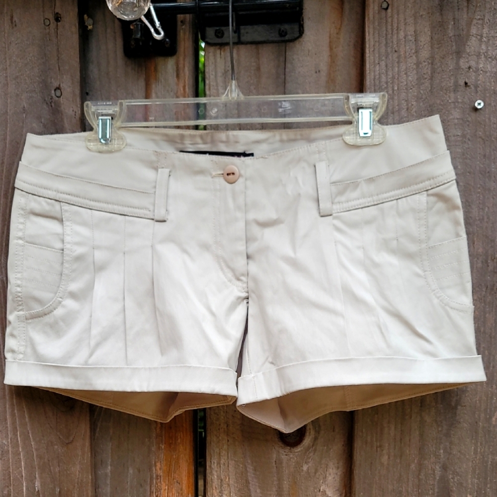 Development By Erica Davies Women's Low Rise 3" Tan Cuffed Shorts